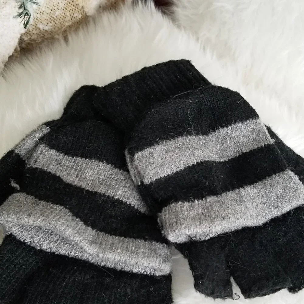Black and gray mitten/glove